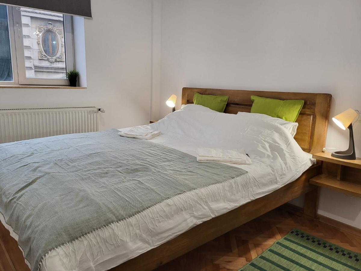Cozy Old Town Apartments - Lipscani Bukarest Kültér fotó